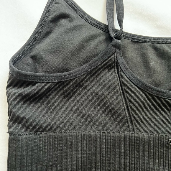 NWOT Set of PINK Victoria's Secret Crop Tops - Picture 11 of 14